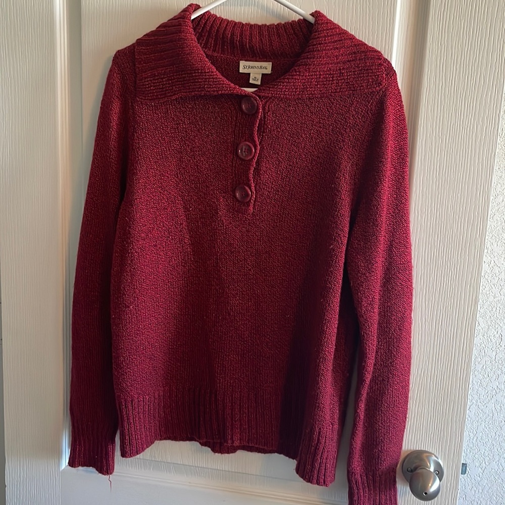 Junior XL sweater. Dark red.